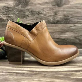 All-Purpose Use Women's Lina Austin Notched Heeled Low Cut Leather Bootie In Camel