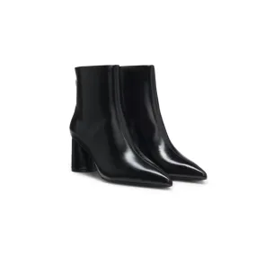 Elastic Sides Easy Layer Ankle boots in leather with embossed logo