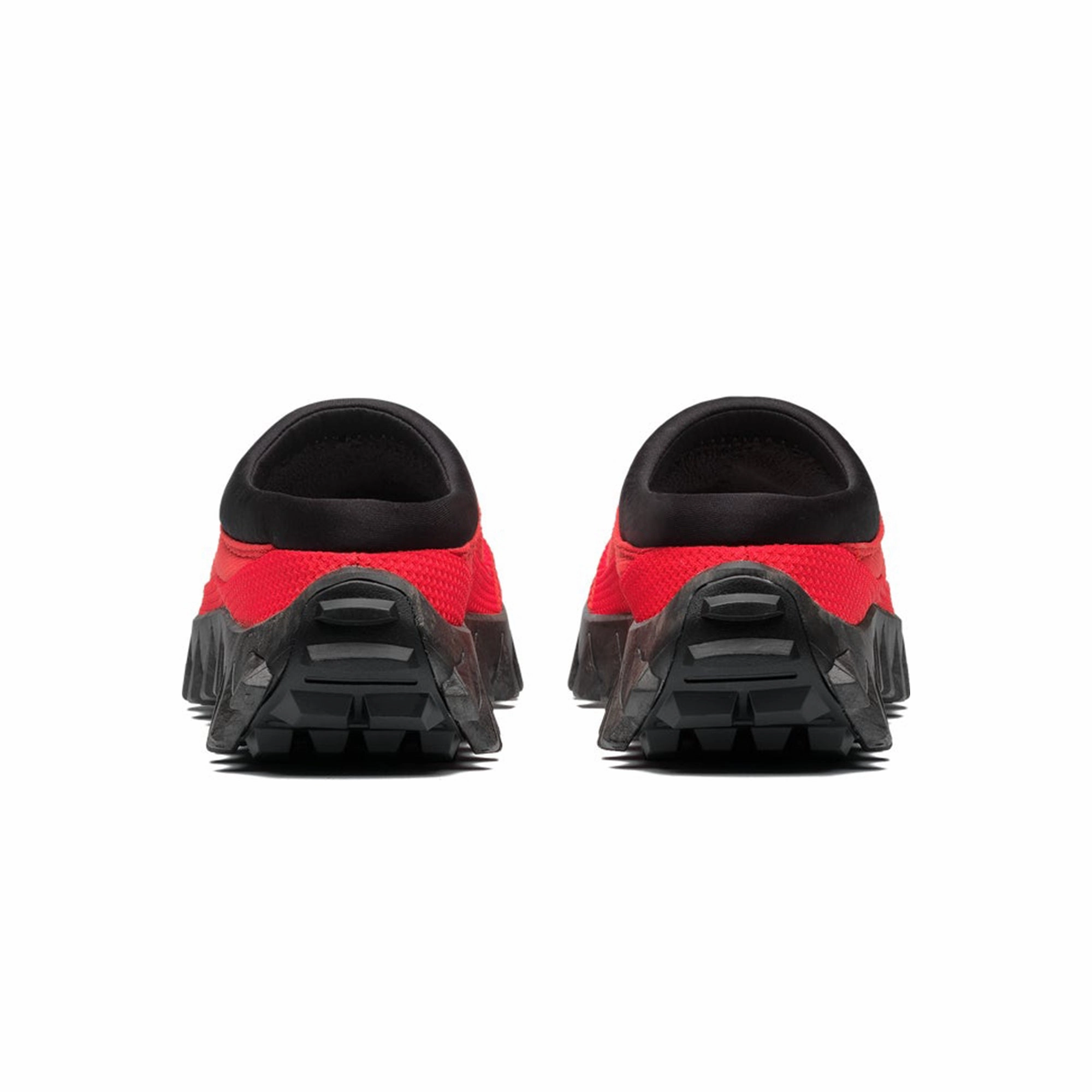 functional design material Salomon Mens Snowclog Shoes