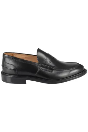 No Hassle Black Leather Moccasin With Pointed Toe Design