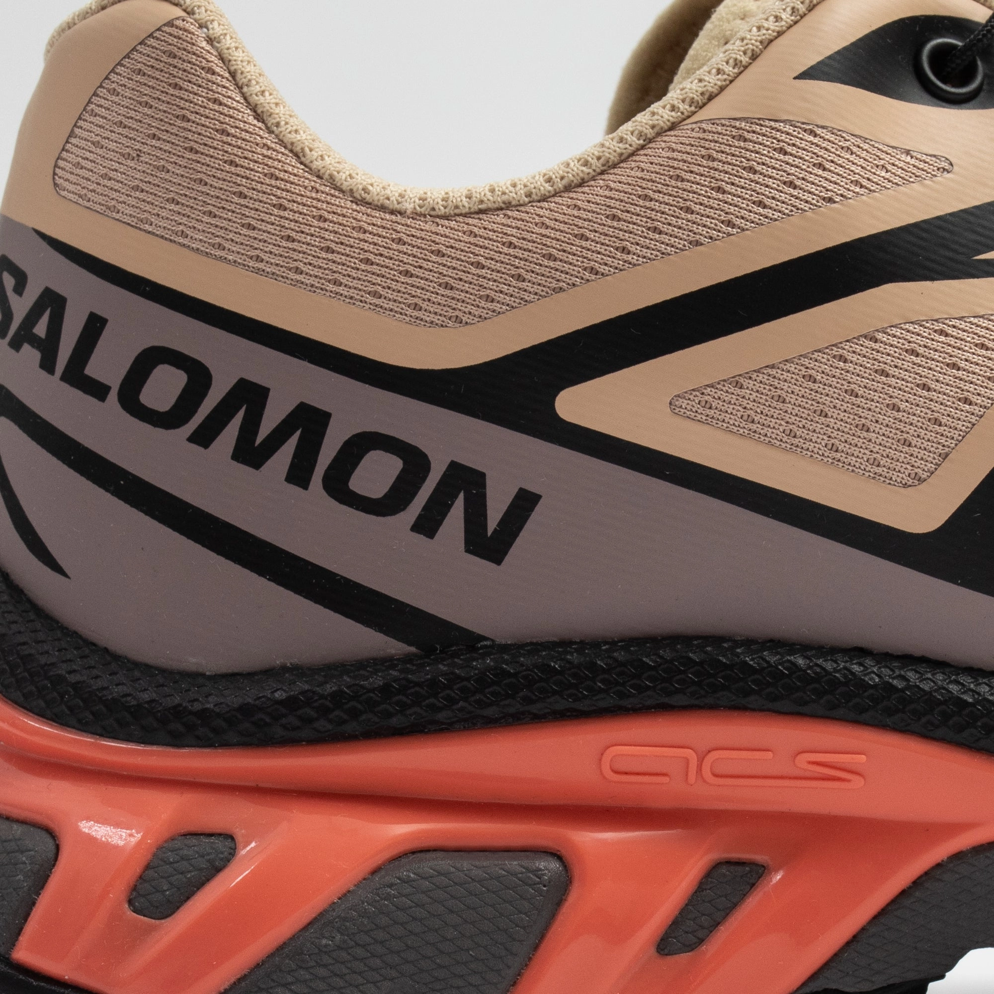decorative elements for people who want a cushioned product Salomon Mens XT-6 Shoes