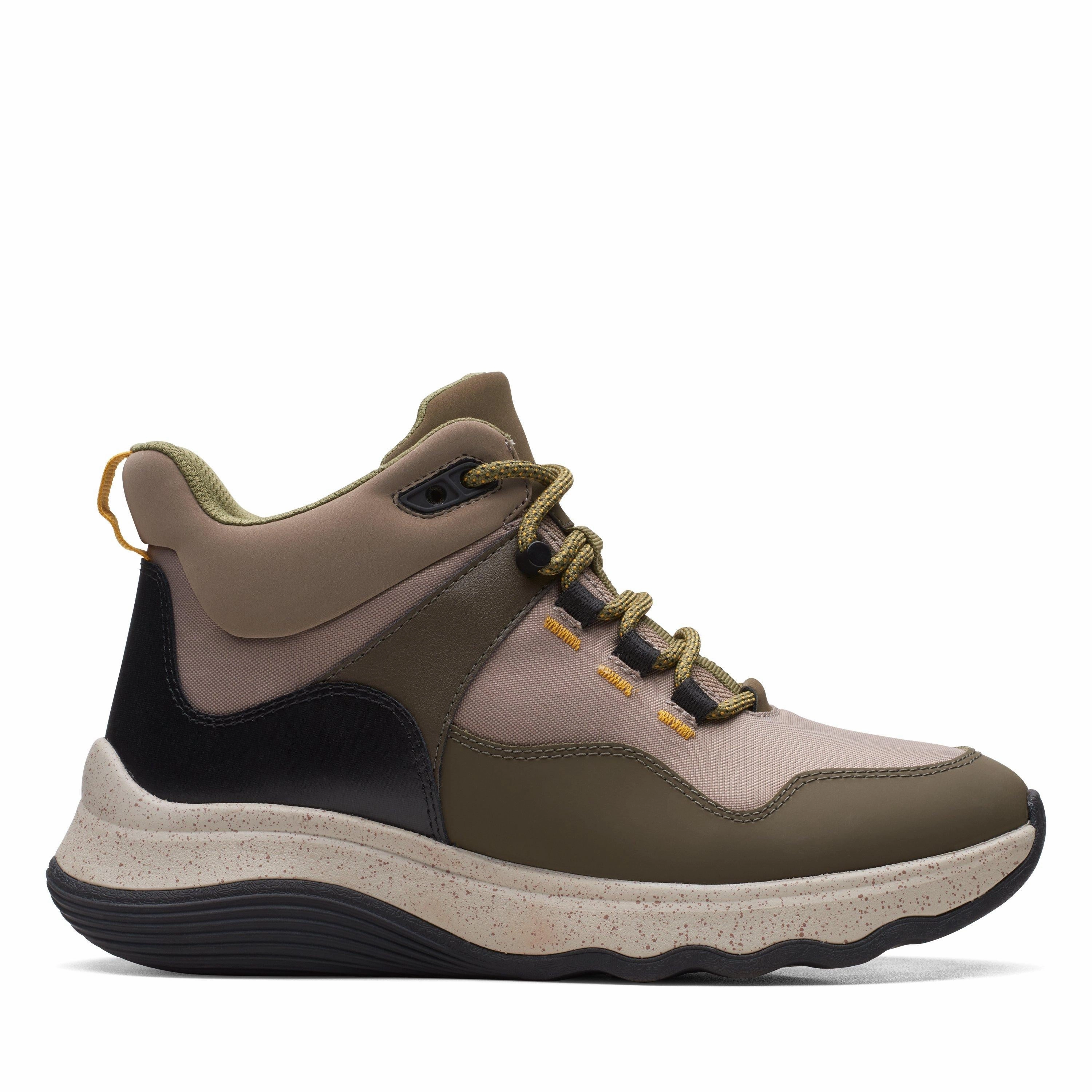 Clarks Jaunt Lo in Green Leather cross - country meet