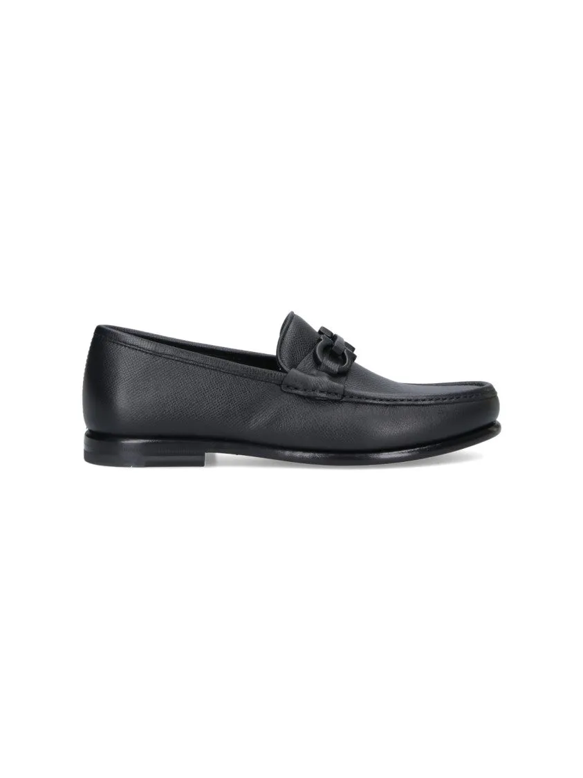 Black Leather Loafers With Tone-On-Tone Logo Buckle Easy Travel Shoes