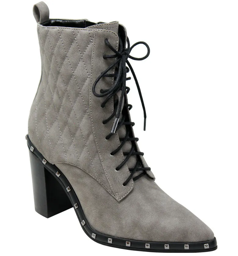 Diplomat Minimalist Look