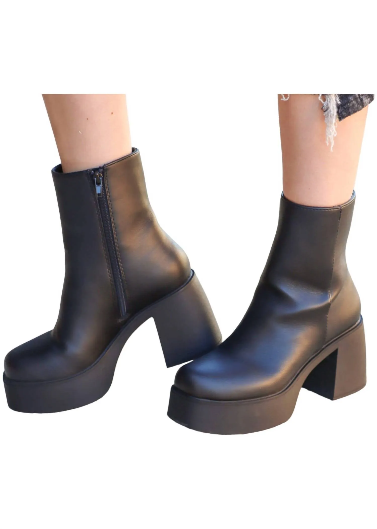 Camping Trip Seamless Stitching Women's Ankle Boots In Black