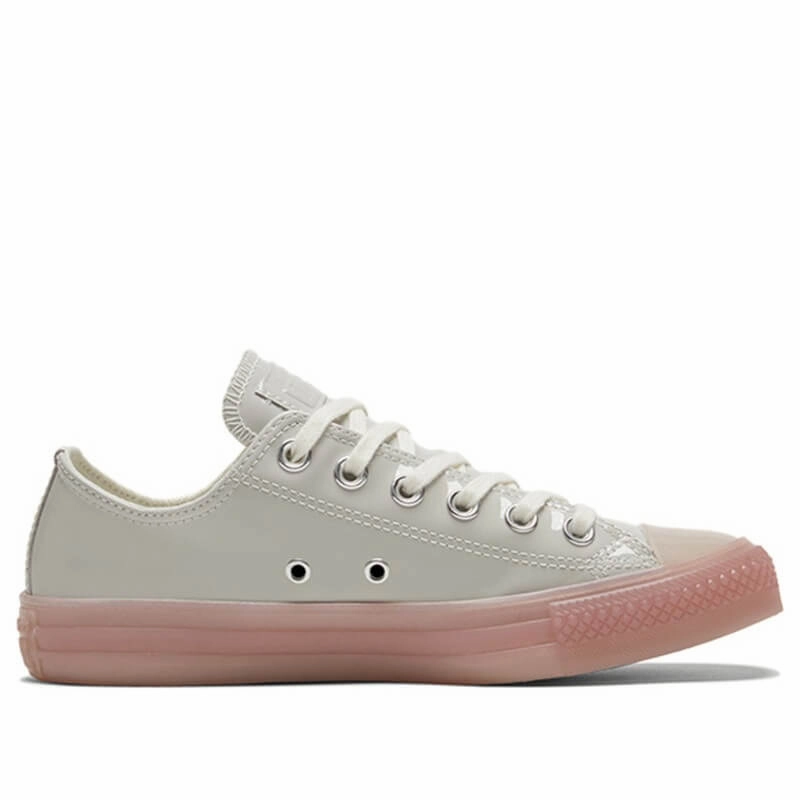 Converse Chuck Taylor All Star   Mouse & Washed Coral Low Top Sneakers Non Restrictive Forefoot running in a polar area