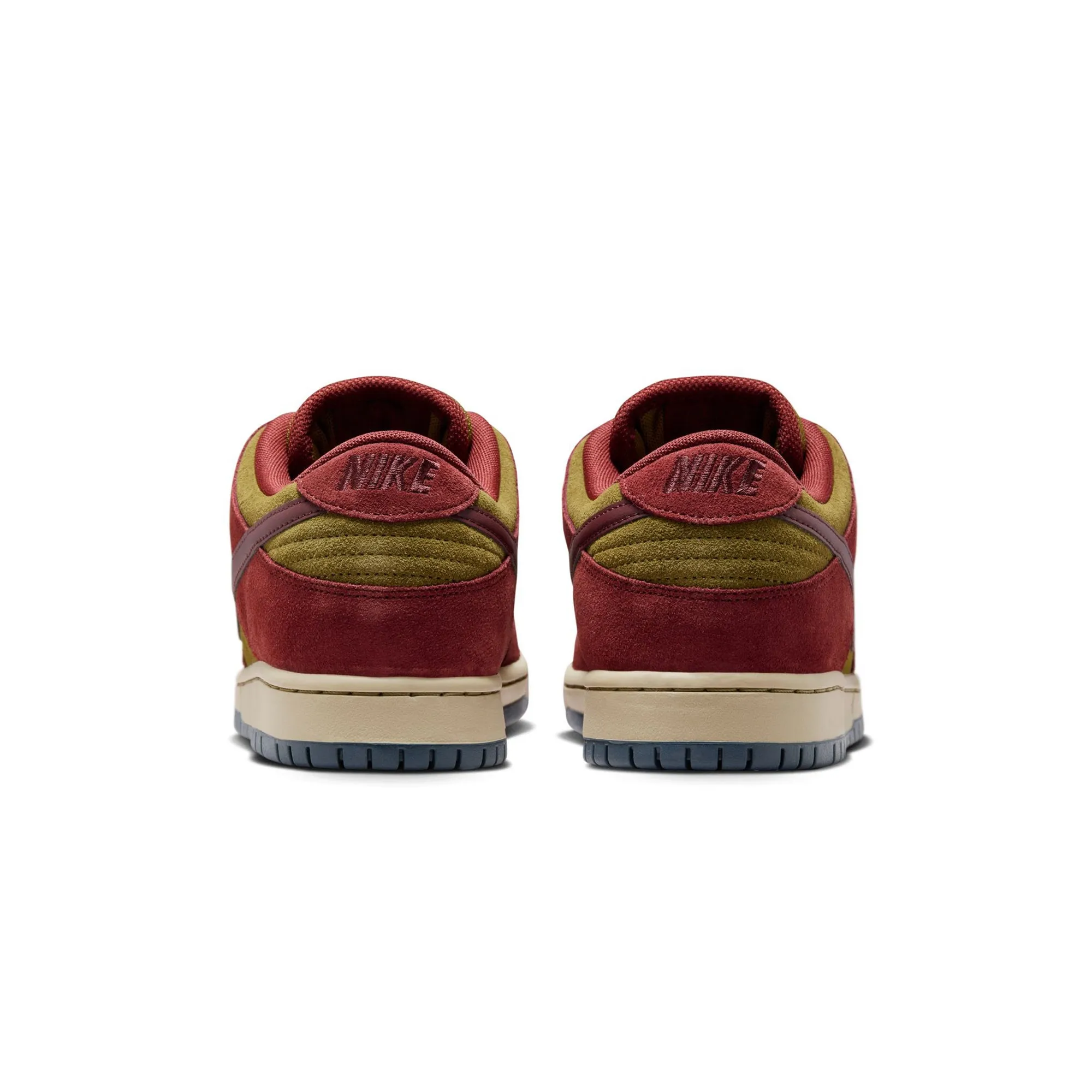 Flex Groove Design Comfortable Outsole Nike SB Mens Dunk Low Pro Shoes