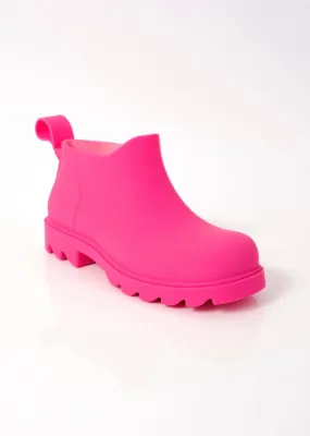 Women's High Street Rain Boot In Dragon Fruit Quick Dry Interior Smooth Style