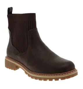 Women's Cabin Fever Boot In Brown couple wear