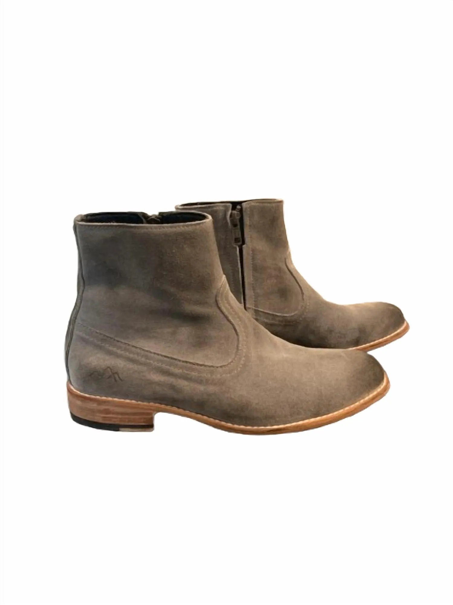 Thick Lining Women's Dakota Suede Leather Engraved Ankle Boot In Grey