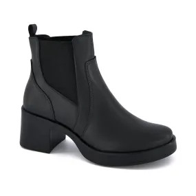 Hard Trail Women's Chelsea Boots With Elastic Sides In Black