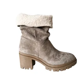 Women's Snuggy Boot In Grey Zip Closure