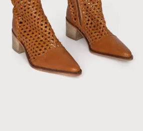 Contoured Footbed Outback Proof In The Loop Boot In Tan