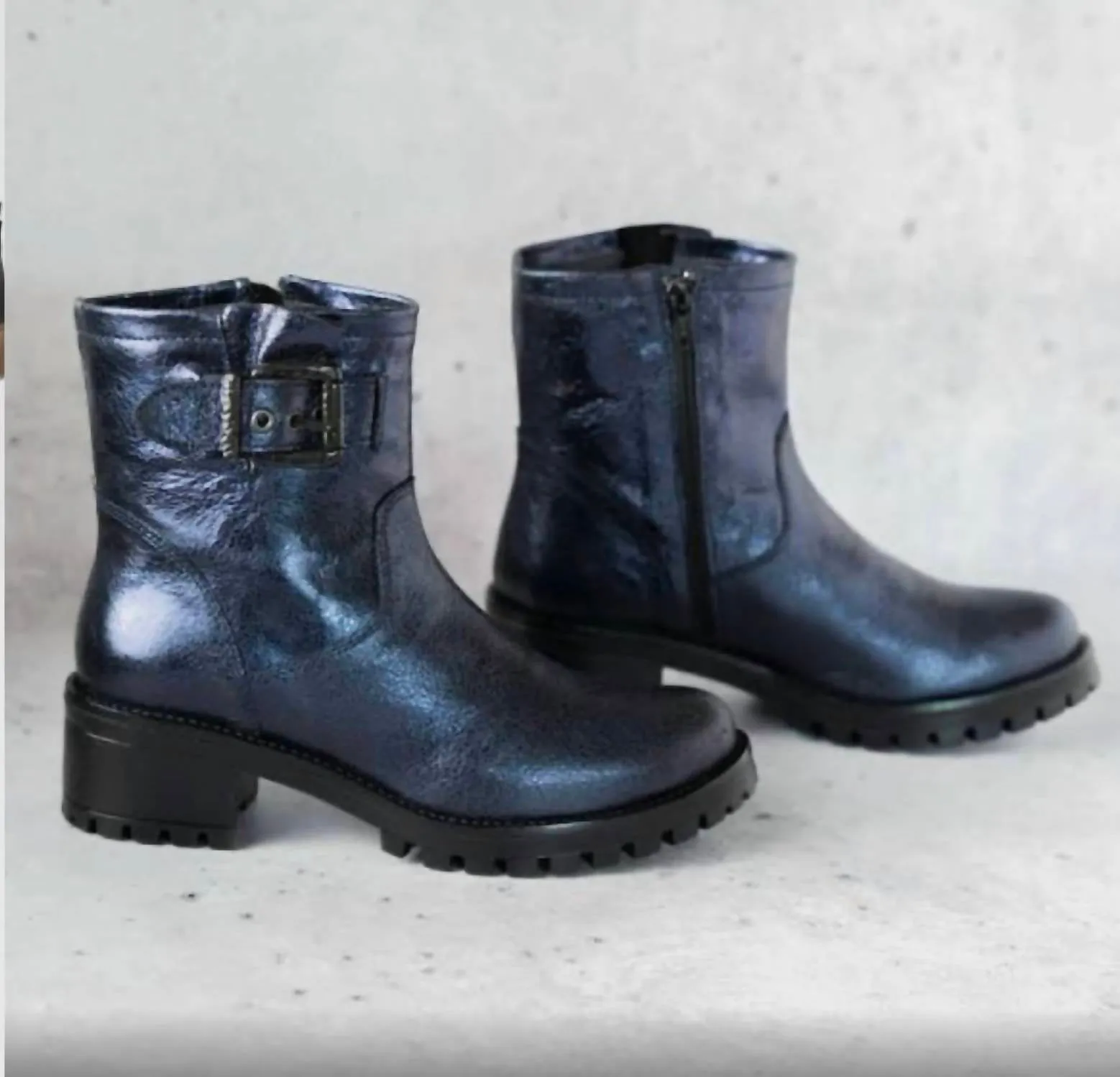Leah Boot In Blue Shiny Anti Odor Winter Walker Water Line
