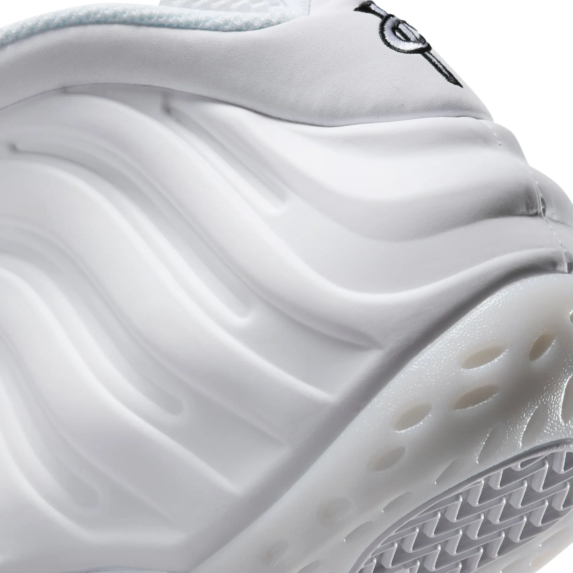 Nike Mens Air Foamposite One Shoes Dynamic Transition Sole