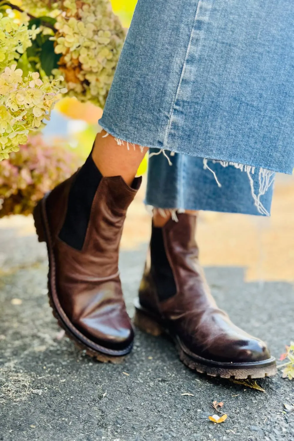 Women's Cruz Boot In Brown nylon Stable Support Snowy Path