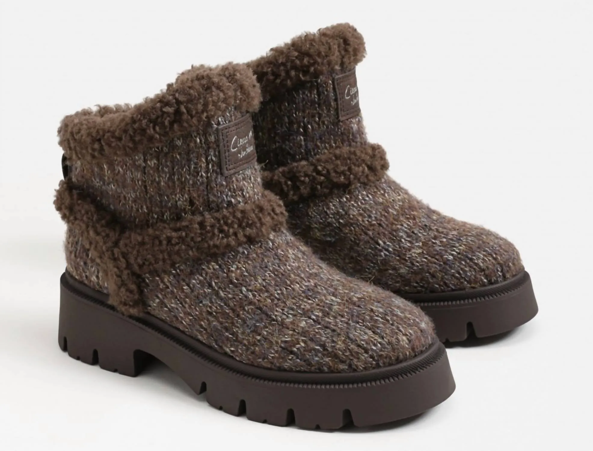 Durable Shell Trail Exploration Graduate Clare Cozy Bootie In Brown
