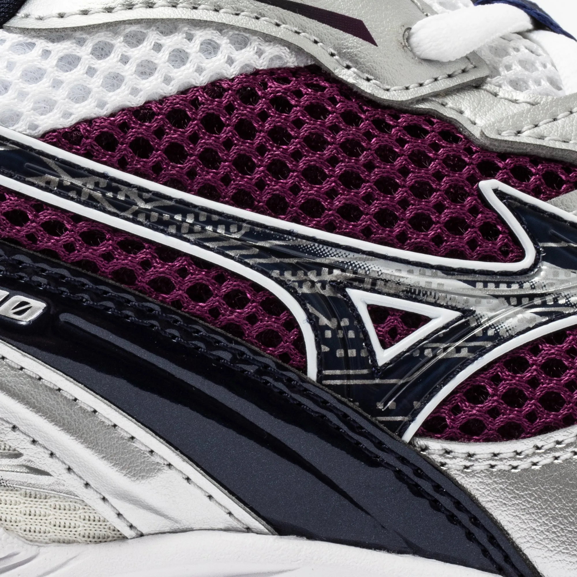 Mizuno Mens Wave Rider 10 Shoes Clean Texture Ventilation holes