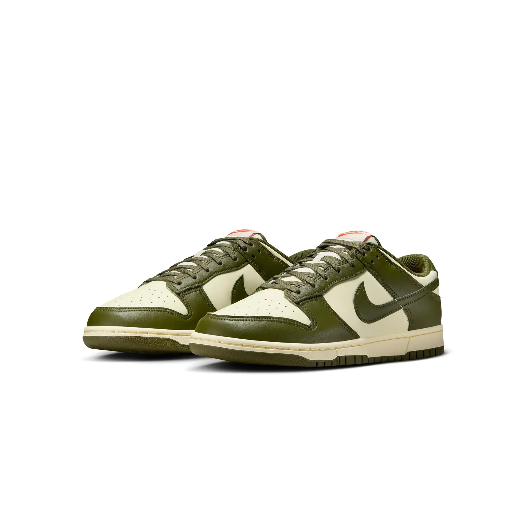Nike Mens Dunk Low Retro Shoes textured - finish shoes suitable for training programs