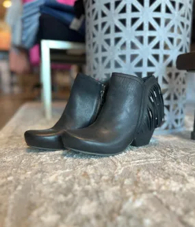 Women's Folkloric Boots In Black Lightweight Sole Anti Odor