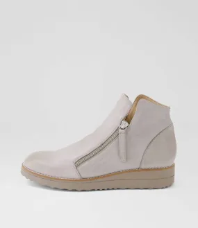 Women's Ohmy Leather Ankle Boots In Smoke/smoke Sole Biker Tough