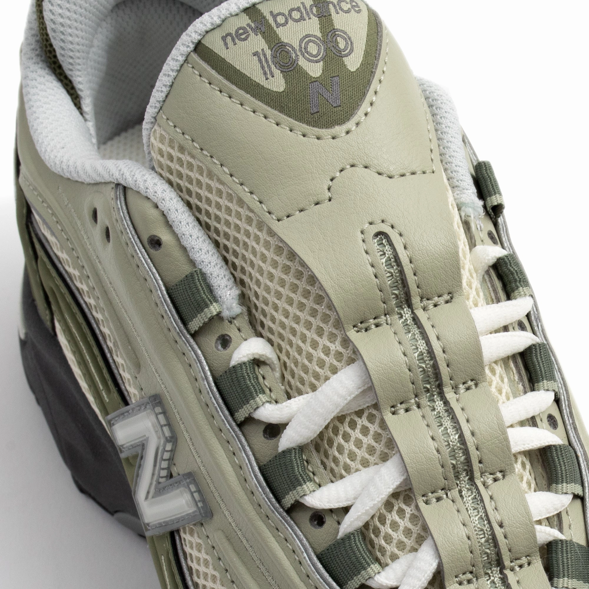 Tensile Barrier Tech Elegant shock absorption New Balance Mens 1000 Shoes