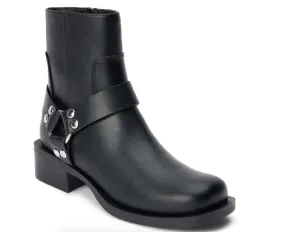 Slip On Style Mac Boots In Black