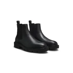 Chelsea boots in grained leather with lug sole Low Profile Midsole Temperature Regulating