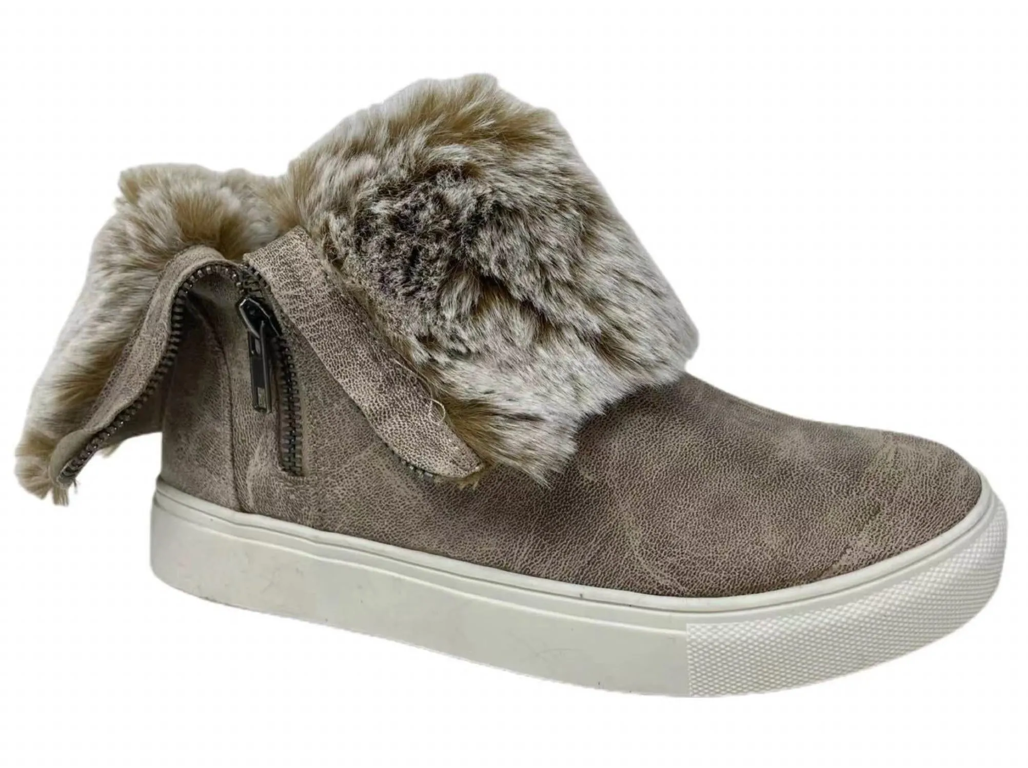 Plusher Slip-On Shoes In Cream Durable Shell Active Nomad