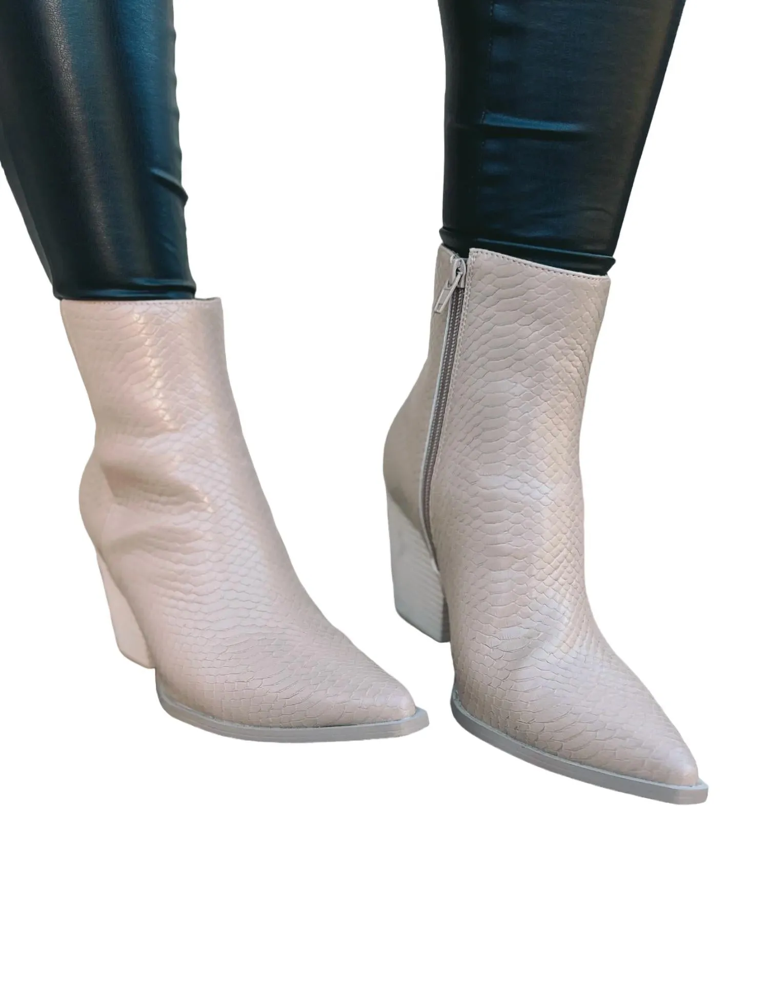 Traction Line Seamless Comfort Trail Runner Sonia Bootie In Beige