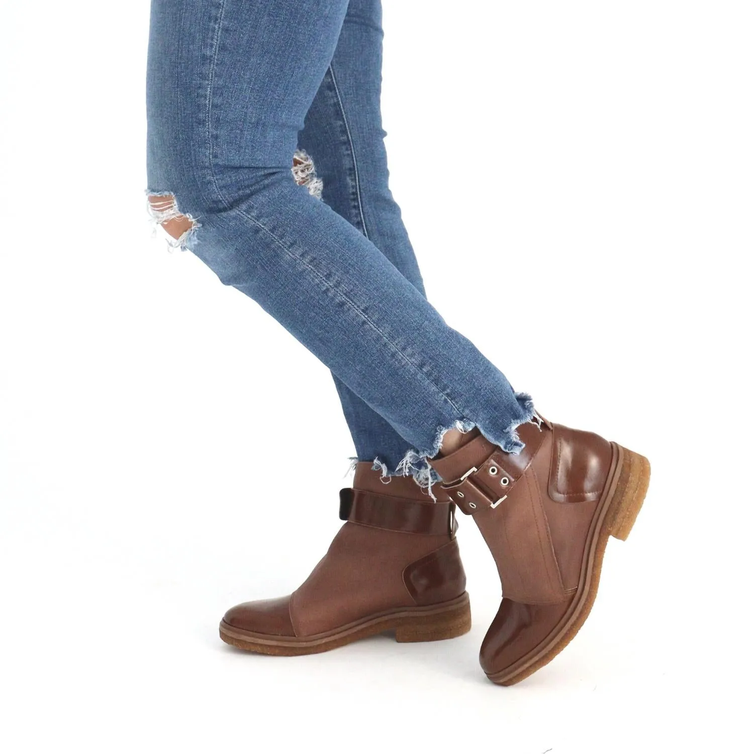 Sir 23 In Brown Ultra Comfort Slip Resistant Adventure Seeker