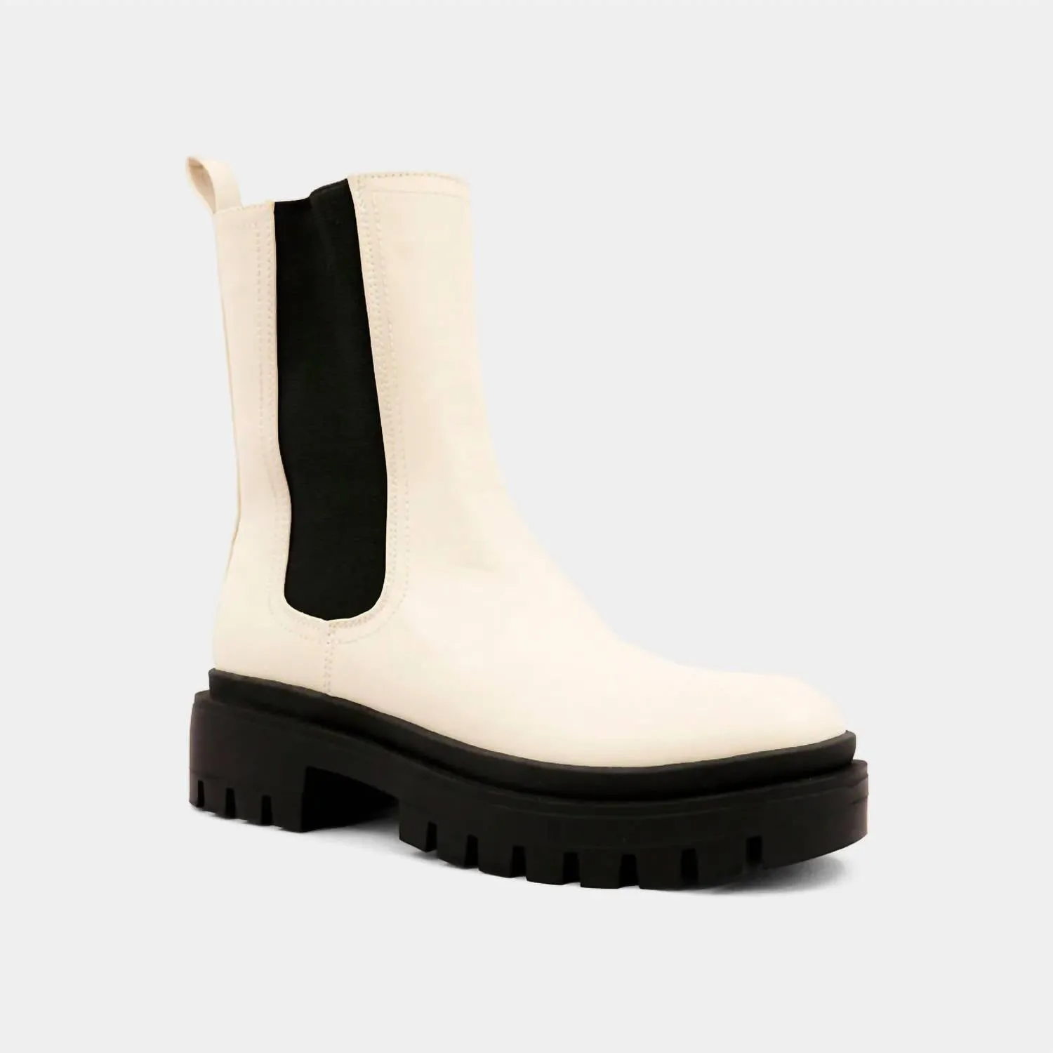 Sturdy Frame Cushioned Step Night Travel Yusnan Boots In Off White