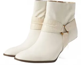 Women's Carnelia Leather Boots In Cream Outdoor Performance Pointed Toe