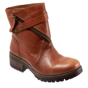 Pull on Women's Fast Boots In Tan