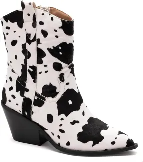 Women's Lainey Cow Bootie In Black/white Mountain Proof Shock Absorbing