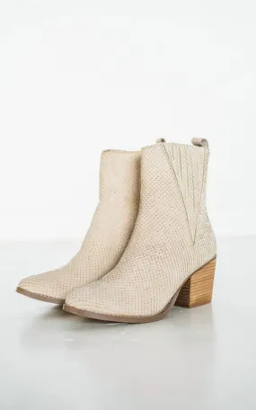 Women's Lizard Bootie In Cream Vintage Style Low Profile Outdoor Explorer