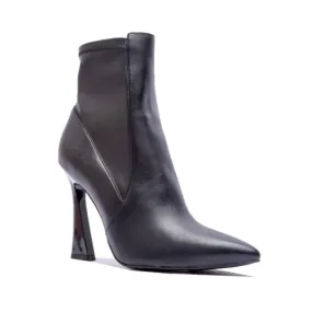 Rising Bootie In Black Trendsetting Style