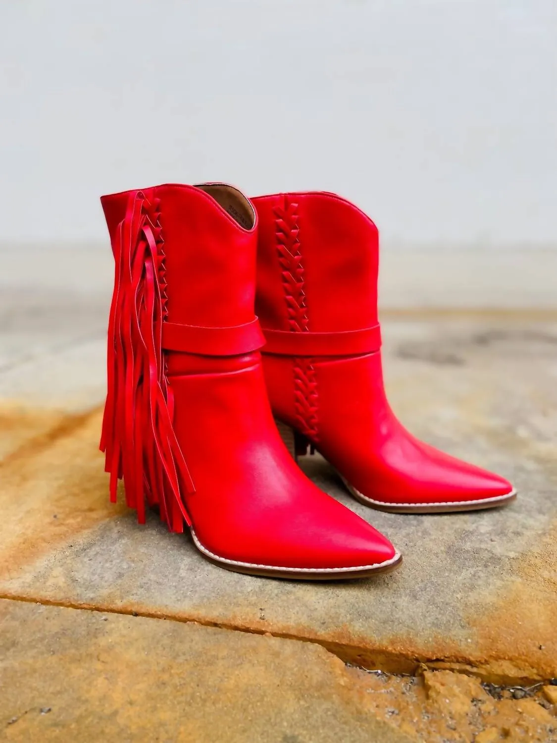 Responsive Midsole Women's Fringe Boots In Red