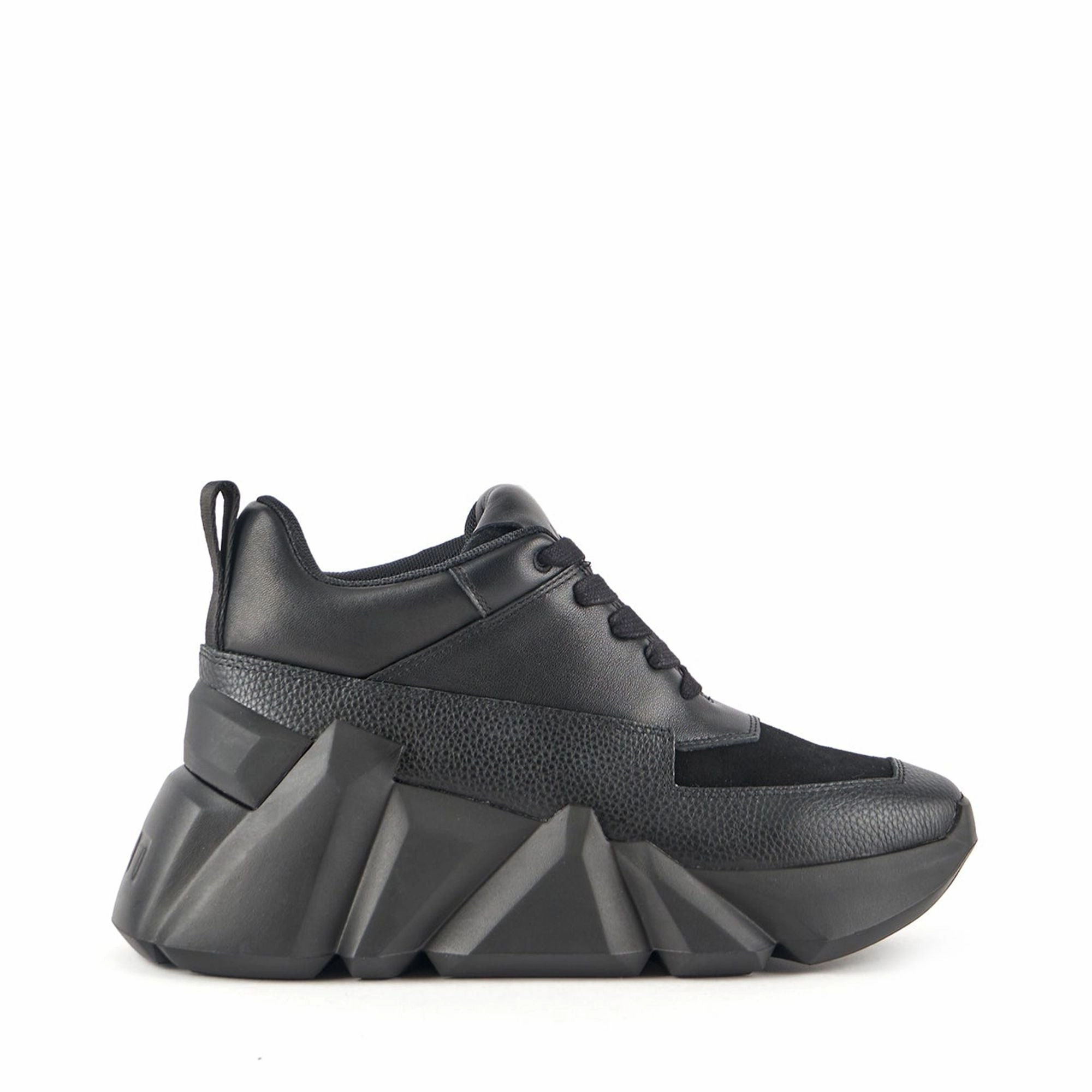 running in a butte area shoes running in hot tracks shoes Space Kick Max