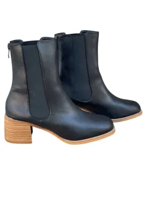 Women's High Top Booties In Black Comfort collar Subtle Lines
