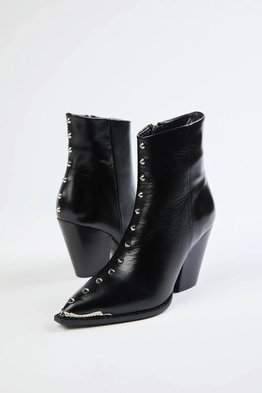 Insulated Snow Trekker Low Profile All Day Worker Heeled Leather Ankle Boots With Studs In Black
