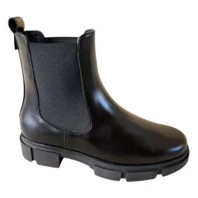 Women's Erika Flat Chelsea Boots In Black Anti microbial Comfort Lining Rough Terrain