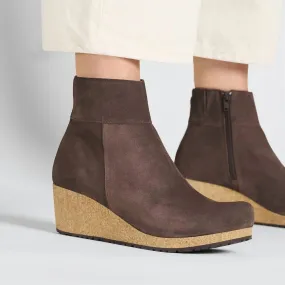 Low Maintenance Outdoor Ready The Ebba Ankle Boot In Roast Suede
