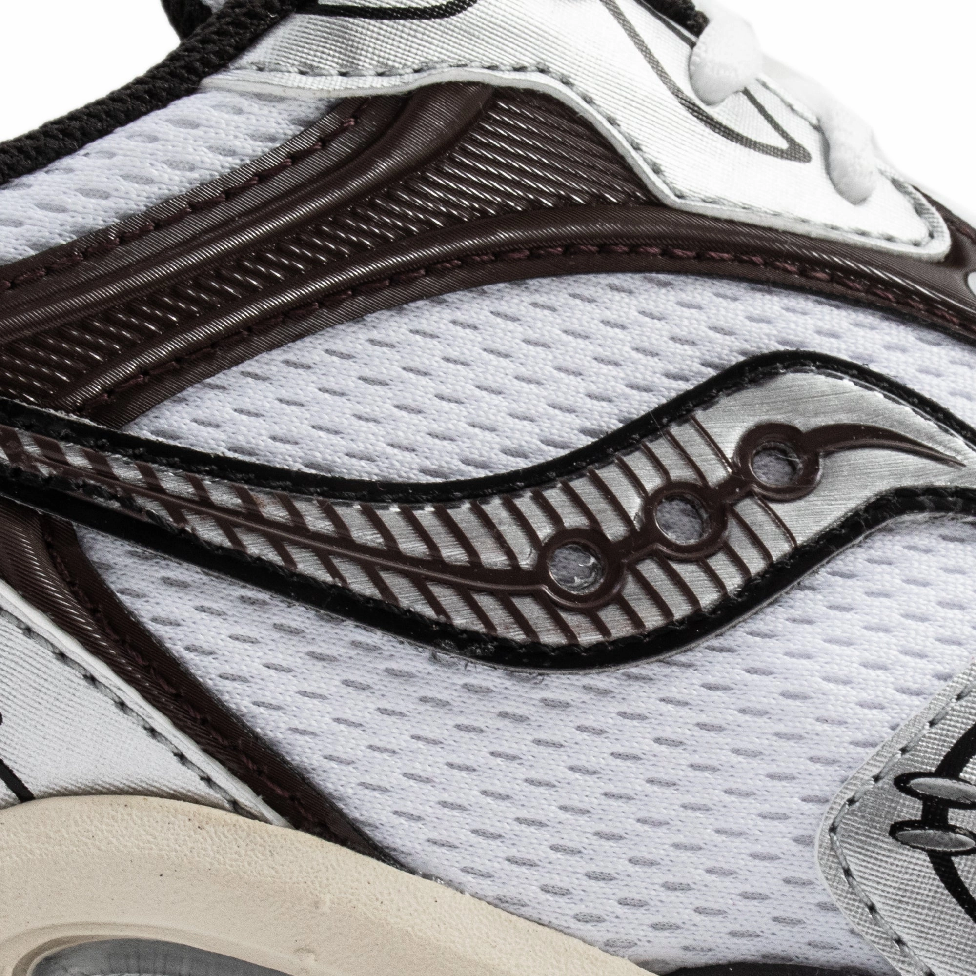 Saucony Mens ProGrid Triumph 4 Silver XLD Shoes Stand Long Cushioned arch