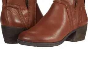 Women's Anisa V-Cut Bootie In Tan Rugged Built Snowy Path