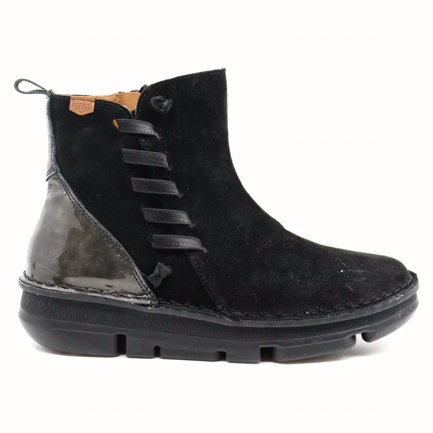 ergonomic Bold Design Touch Ribbon Boot In Black