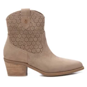 Easy Entry Archaeologist Women's Ankle Booties In Taupe