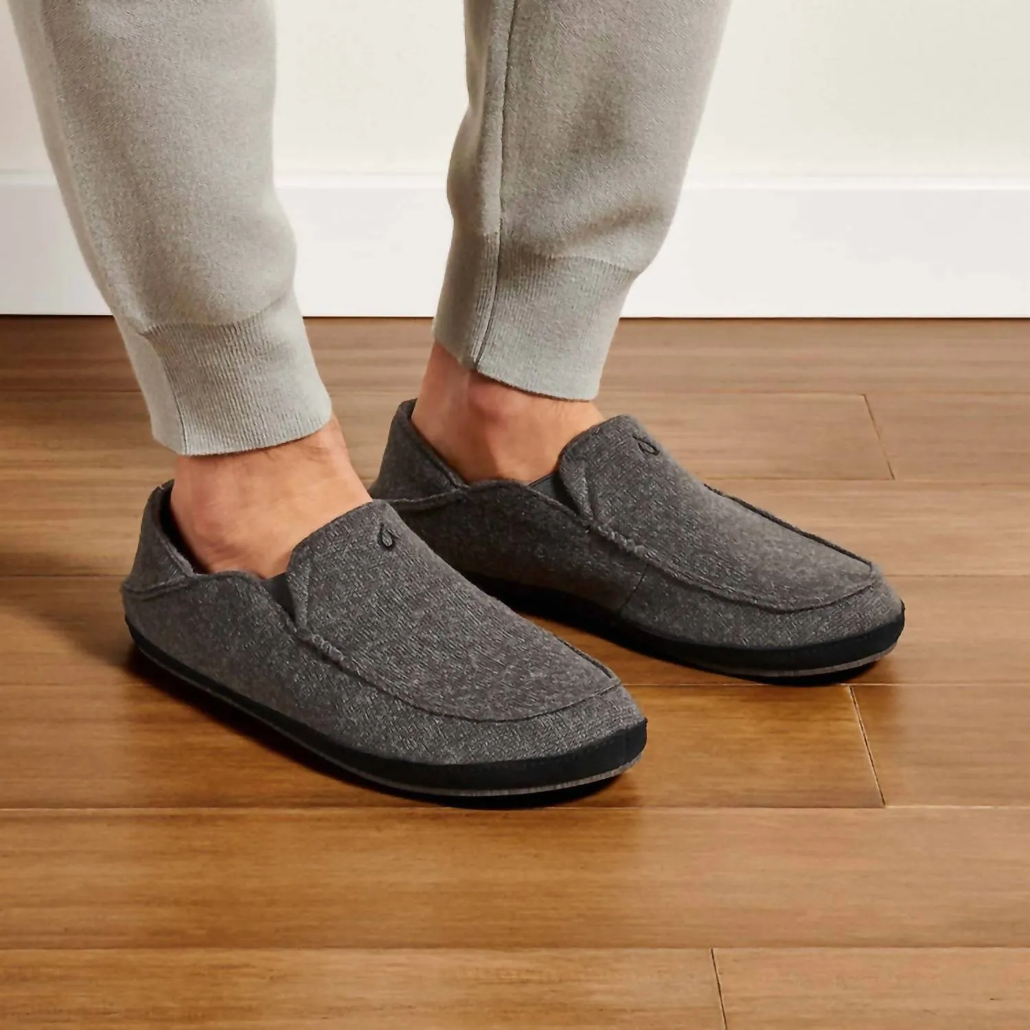 All Day Comfort Shoes Comfy Walk Fit Men's Moloa Hulu Slipper In Dark Shadow