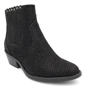 Women's Caitlynn Shoes In Black Exotic Raven Trail Strength Thick Grip