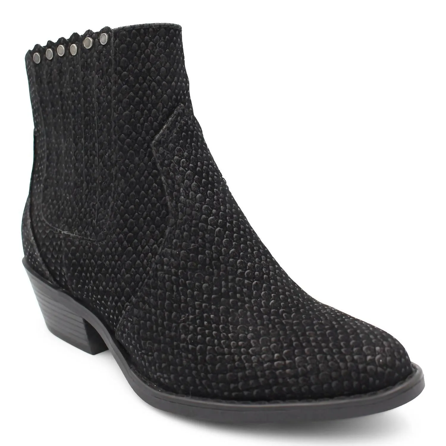 Women's Caitlynn Shoes In Black Exotic Raven Trail Strength Thick Grip